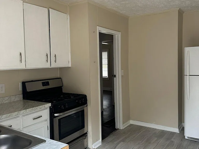 1542 McArthur Rd — Photo 5