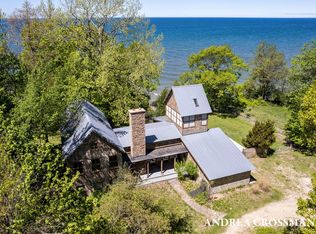 1484 71st St, Fennville, MI 49408