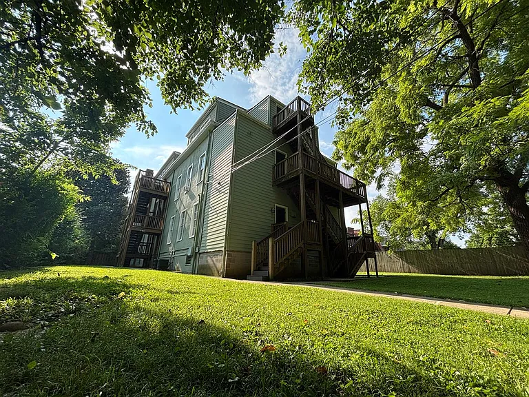 1406 S. 1st Street — Photo 17