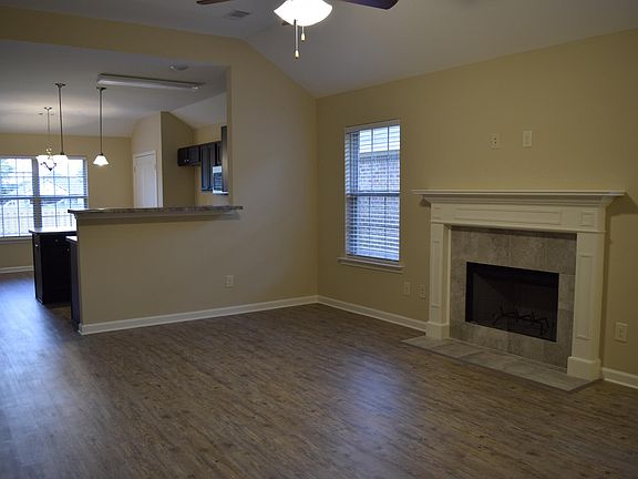 3rd image of 568 Old Mill Way