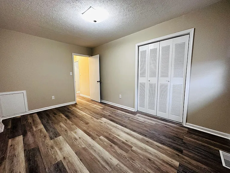 115 Carman Ave #24 — Photo 25