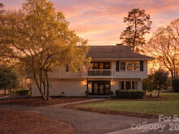 22 Honeysuckle Ln, Clover, SC 29710