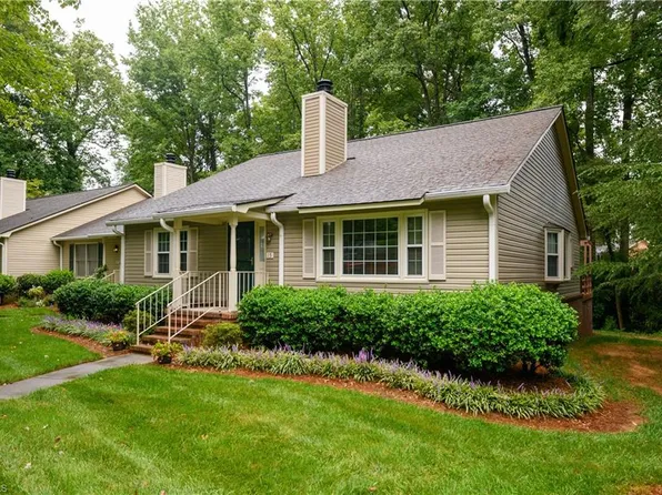 15 Brownstone Ln, Greensboro, NC 27410