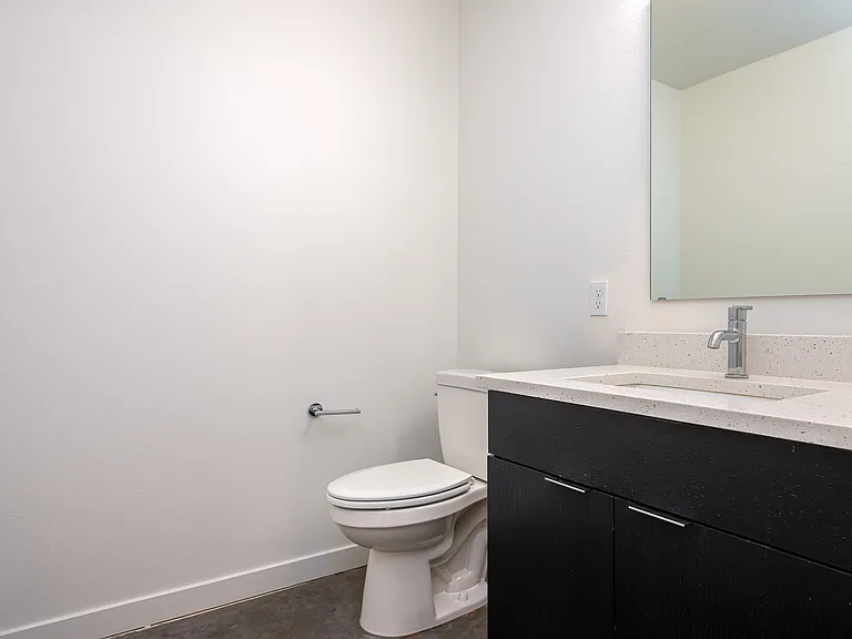 The Robert | Bathroom