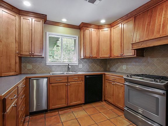 3rd image of 4012 Wooded Dr
