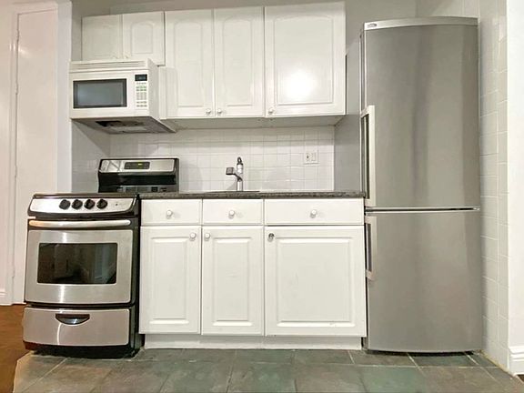 4th image of 326 W 47th St #3AR