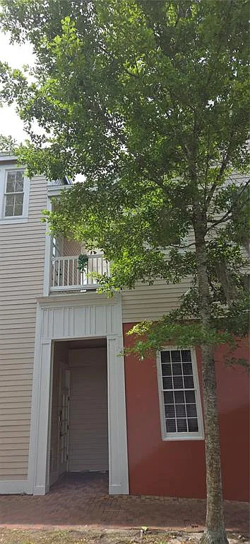 Building Photo - 5323 SW 91st Ter #202