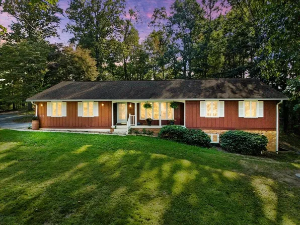 1144 Round Meadow Dr, Christiansburg, VA 24073