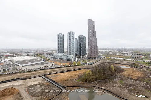 7895 Jane St Photo 1