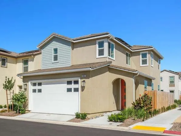 2045 N Perry Ln, Clovis, CA 93619