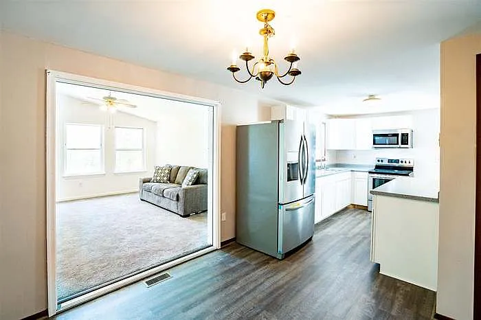 3 bed, 1240 sqft, $2,400 — Photo 3