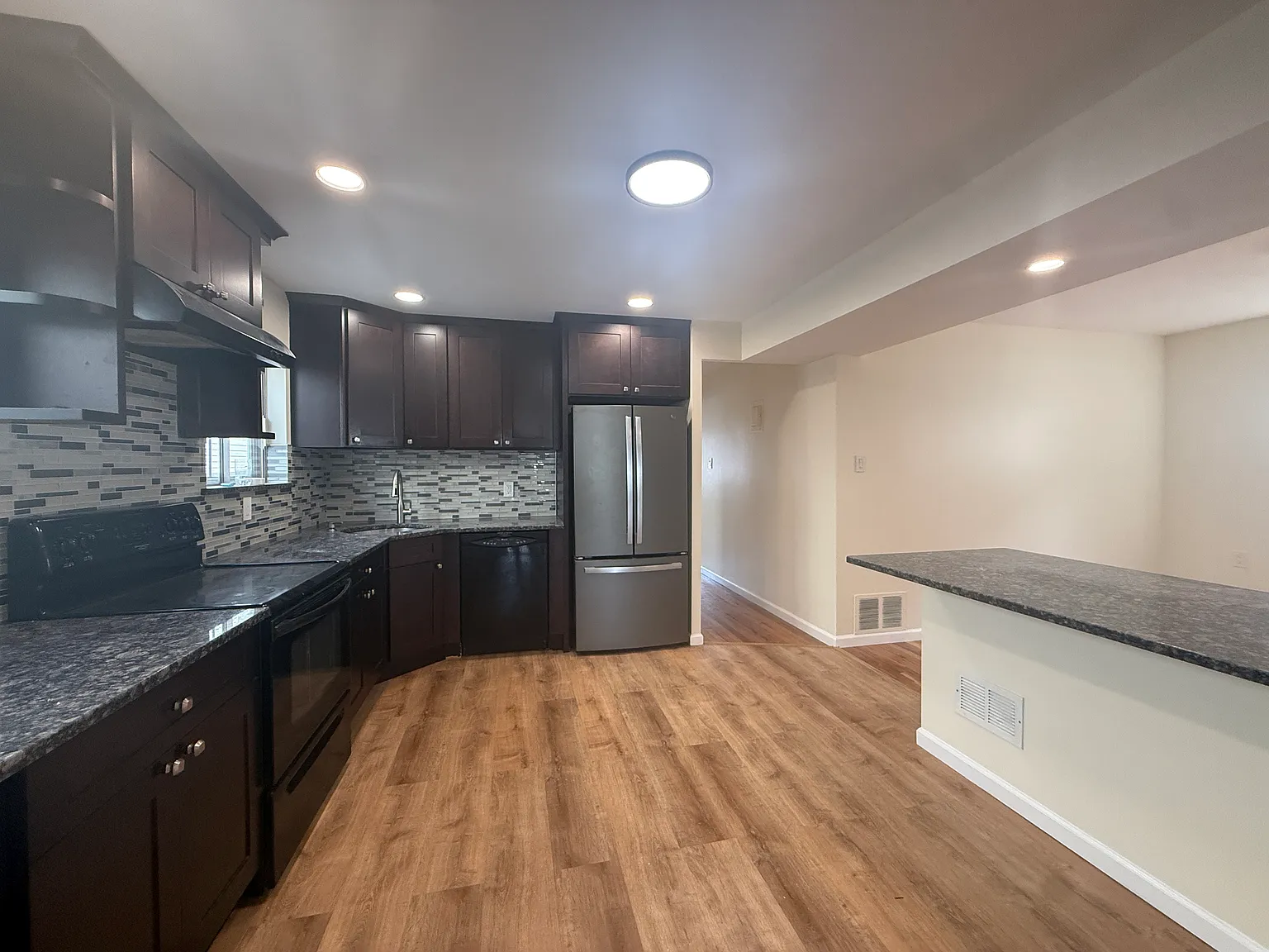 92 Rivington Ave — Photo 1