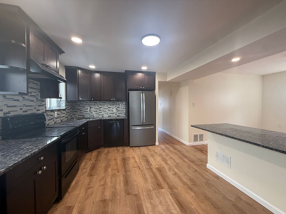 1st image of 92 Rivington Ave #11