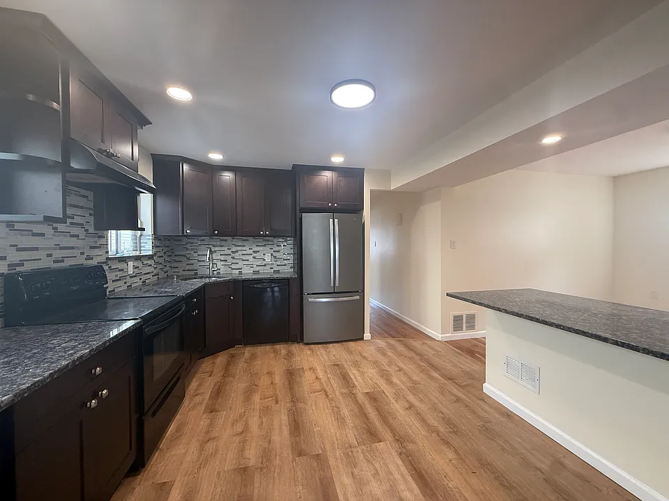 92 Rivington Ave #11