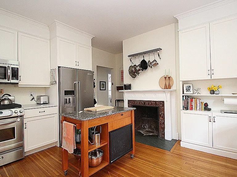 607 Whitney Ave #2 — Photo 1