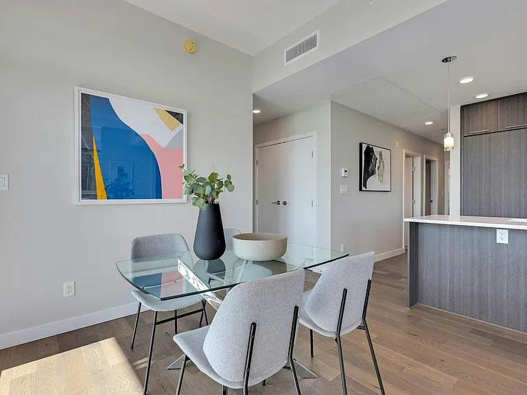 5033 Cambie St #604 — Photo 4