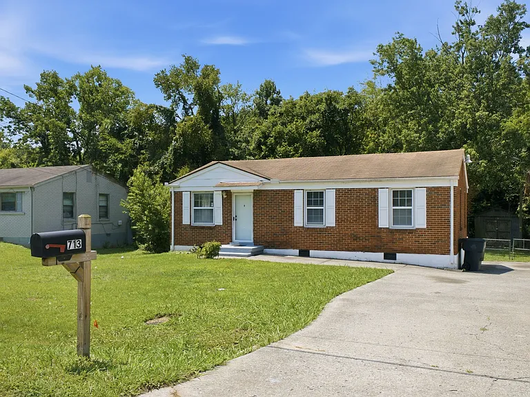 713 Elissa Dr — Photo 4