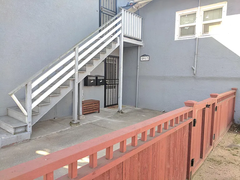5917 Howell St — Photo 3