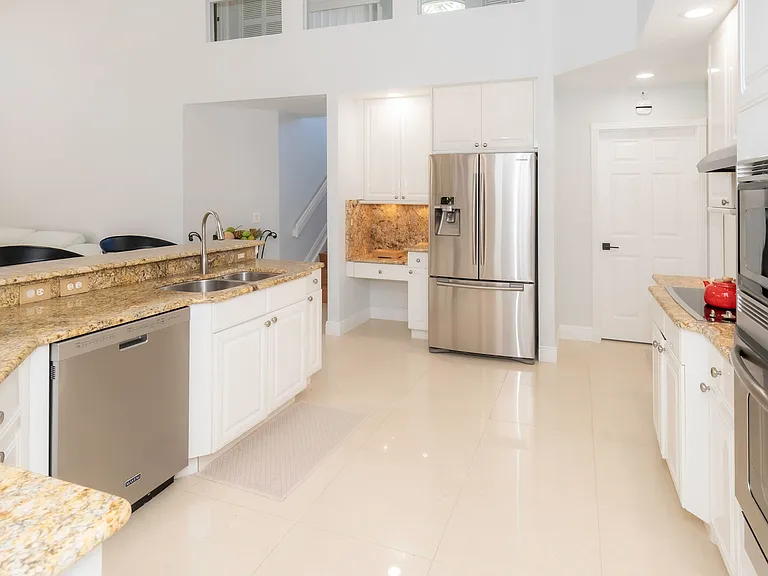 10849 Bal Harbor Dr — Photo 24