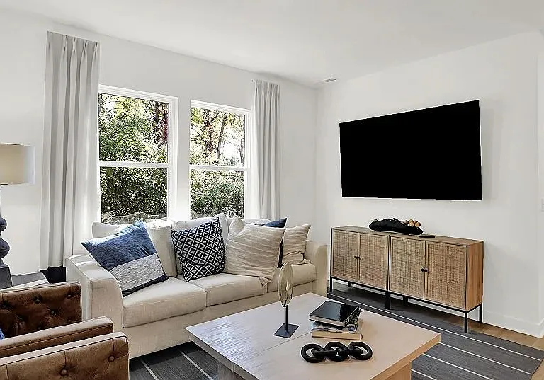 2816 Corbett Dr — Photo 3