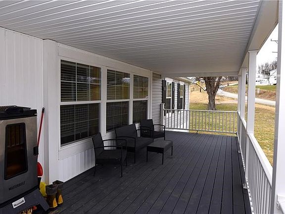 Spacious front porch with TREX decking