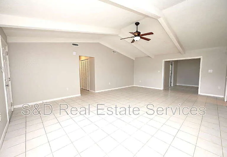 907 Swann Dr — Photo 7