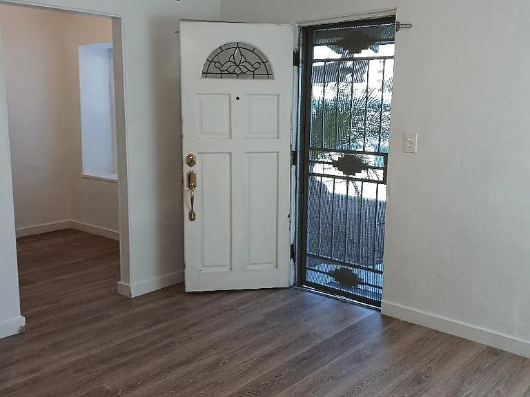 800 Paradise Dr — Photo 3
