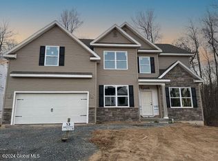 13 Appleton St, Ballston Lake, NY 12019