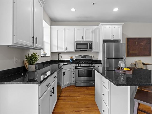 5th image of 381 W Broadway #4