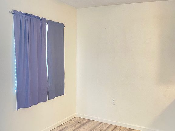 3rd image of 4235 E Fairmount St #9