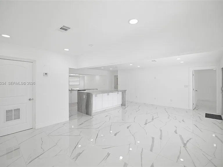 7051 SW 29th St — Photo 7