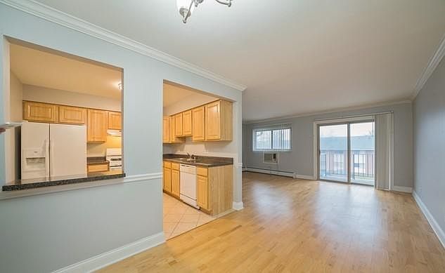 1st image of 693 E Fullerton Ave APT 204
