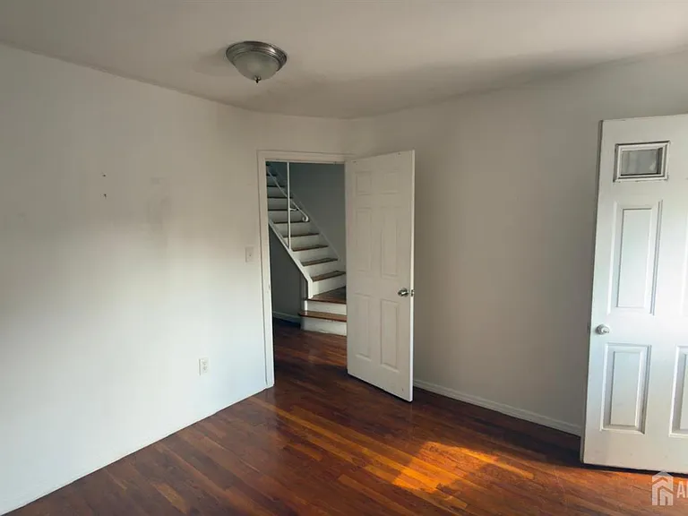 690 W Side Ave — Photo 13