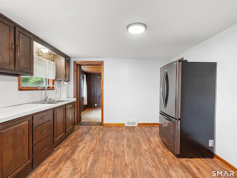 399 Hawthorne Ave — Photo 16