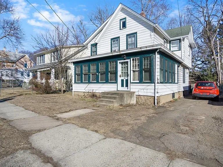 22 Prairie Ave — Photo 3