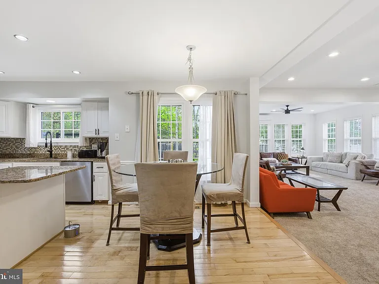 8664 Pohick Forest Ct — Photo 13