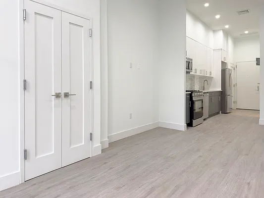 Rented by R New York | media 21