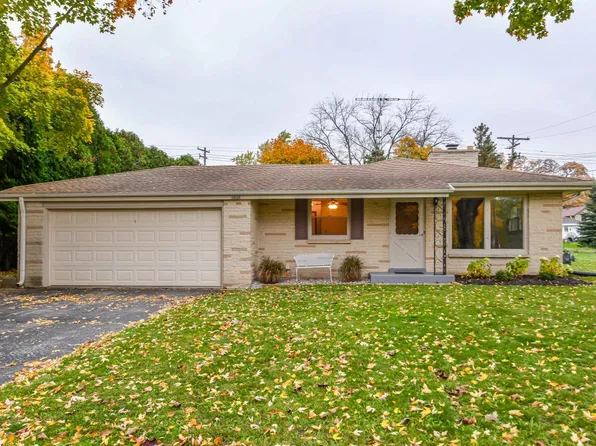 3020 South STREET, East Troy, WI 53120