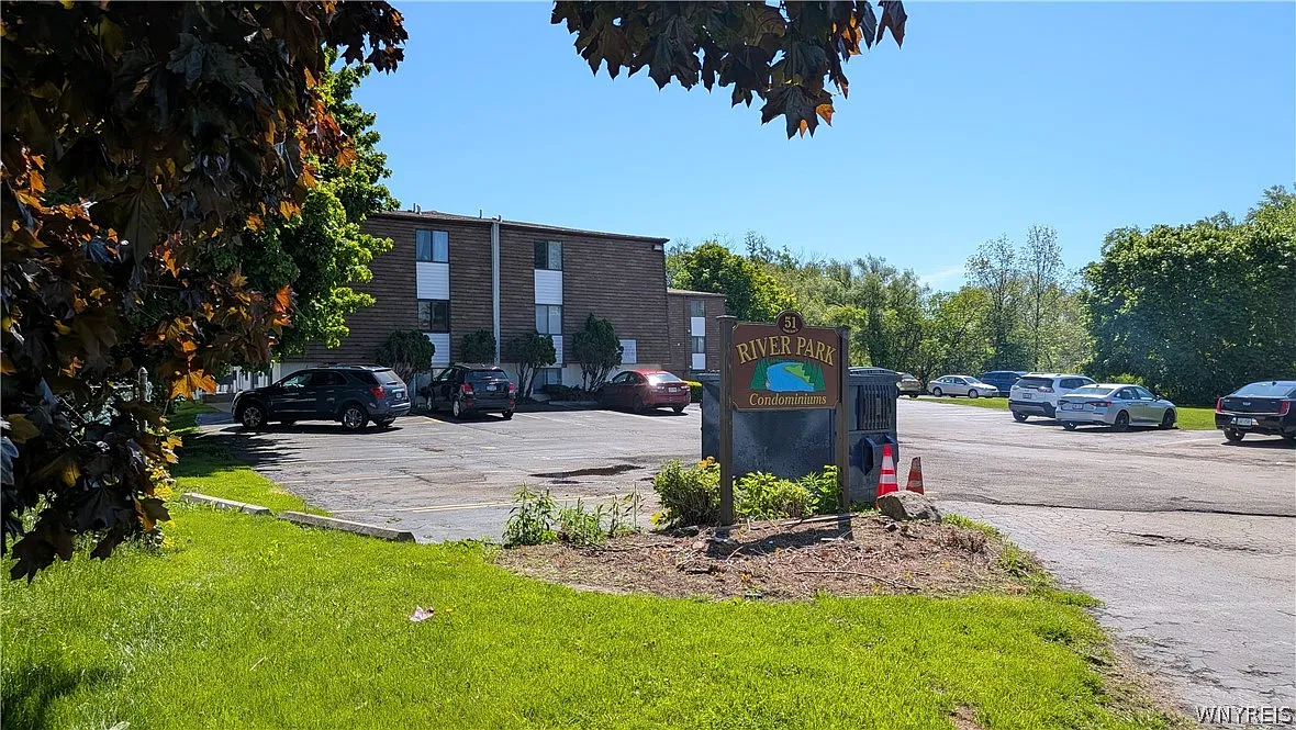 2 bed, 1.0 bath, 720 sqft, $1,200 — Photo 1