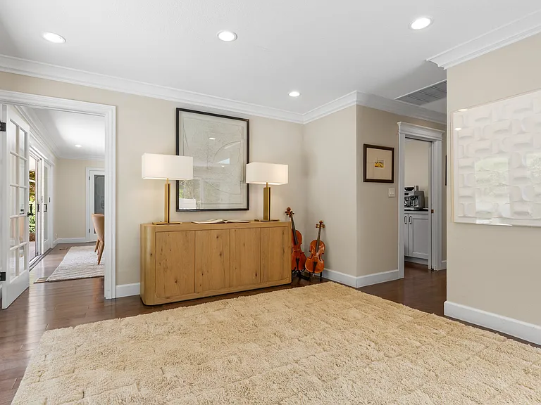 This area adjoining the living room and before the dining room is the perfect area for a game table! Mahjongg anyone?
