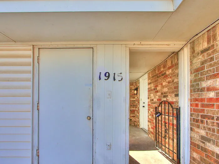 3 bed, 2.0 bath, 1336 sqft, $1,550 — Photo 2
