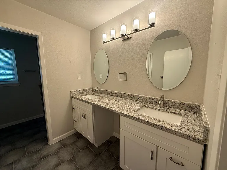 10606 Millspring — Photo 7
