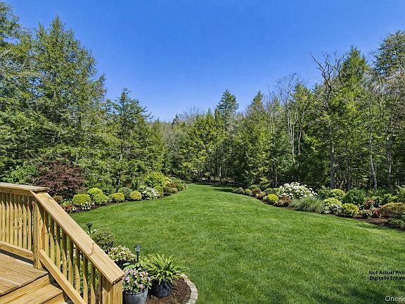 4th image of 343 Dahlia Road