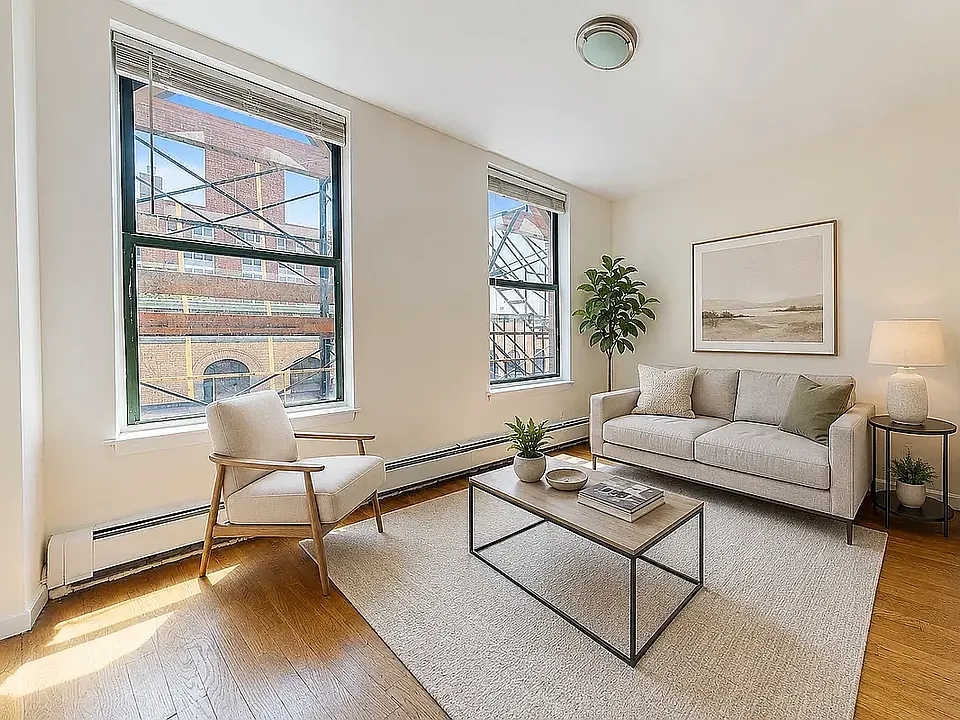 135 W 24th St #3A