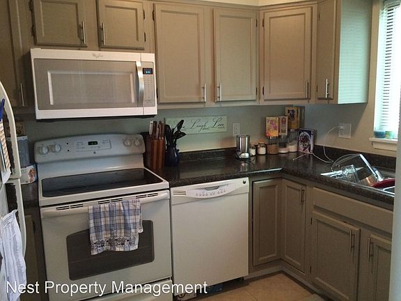3rd image of 704 18th Ave APT 4