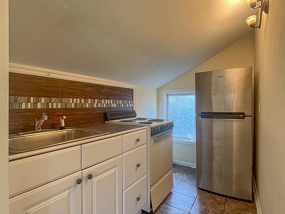 4th image of 1201 Cedar Ln #C