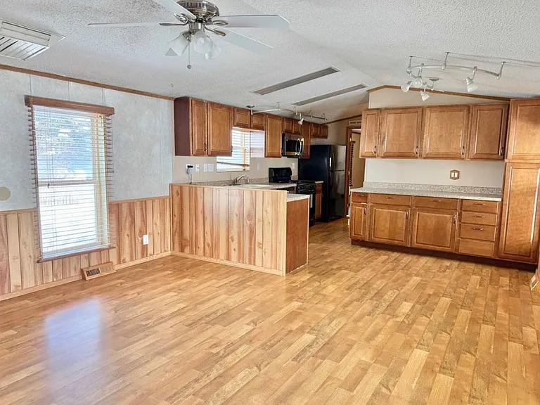 70 Twin Creek St — Photo 3