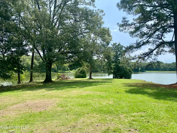 197 Lake Circle Dr, Vicksburg, MS 39180