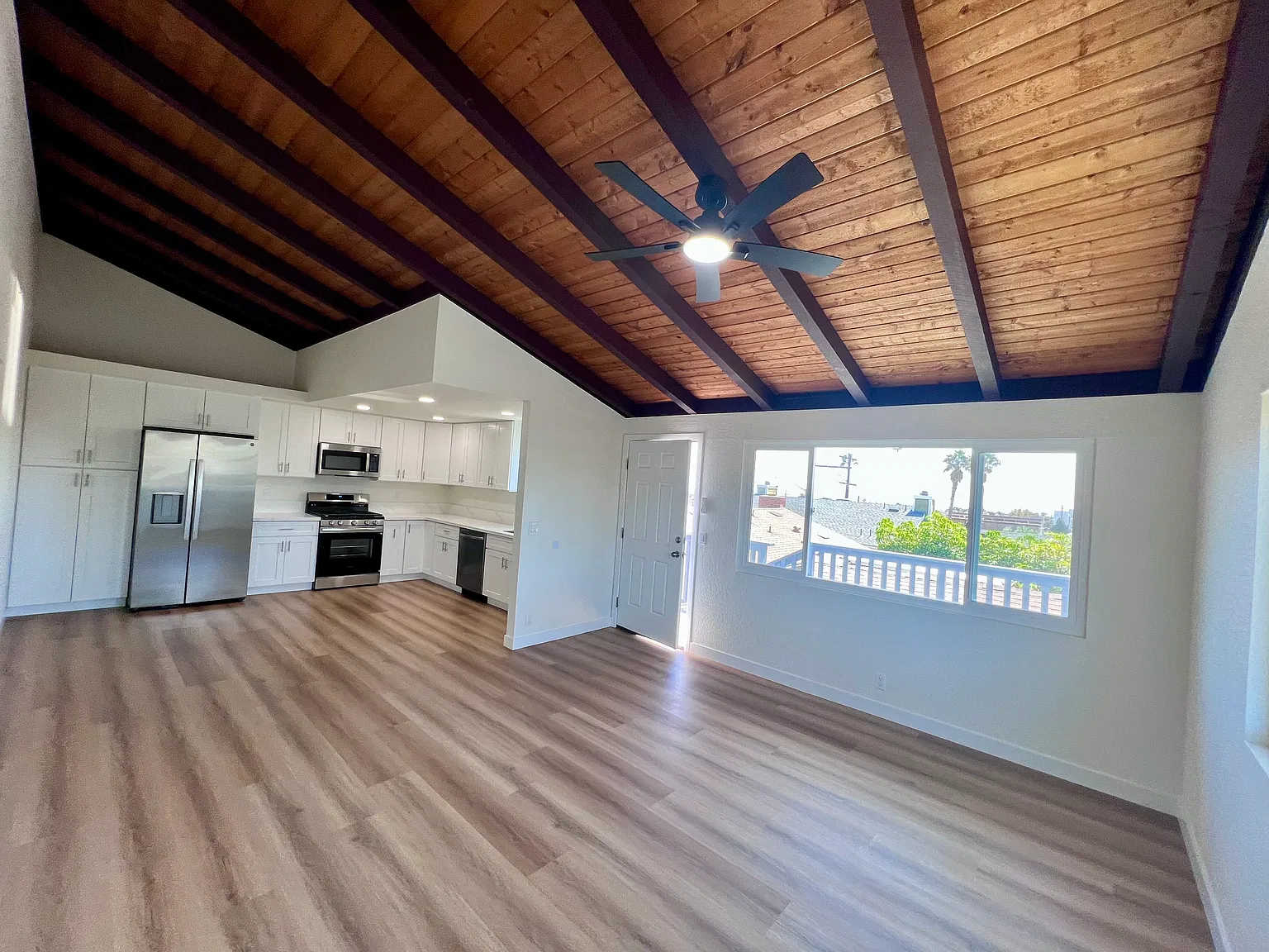 2 bed, 1200 sqft, $3,995 — Photo 3