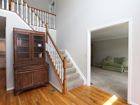 4th image of 6560 Meadowbrook Ct